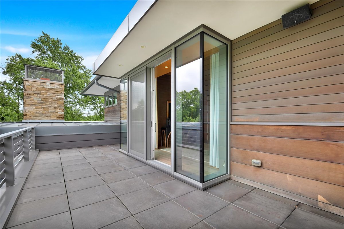 412 Fox Trail Court, Oak Brook, IL 60523