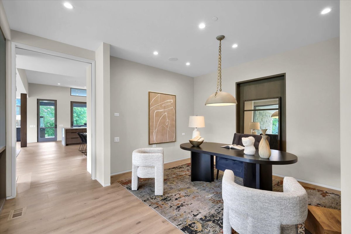 412 Fox Trail Court, Oak Brook, IL 60523