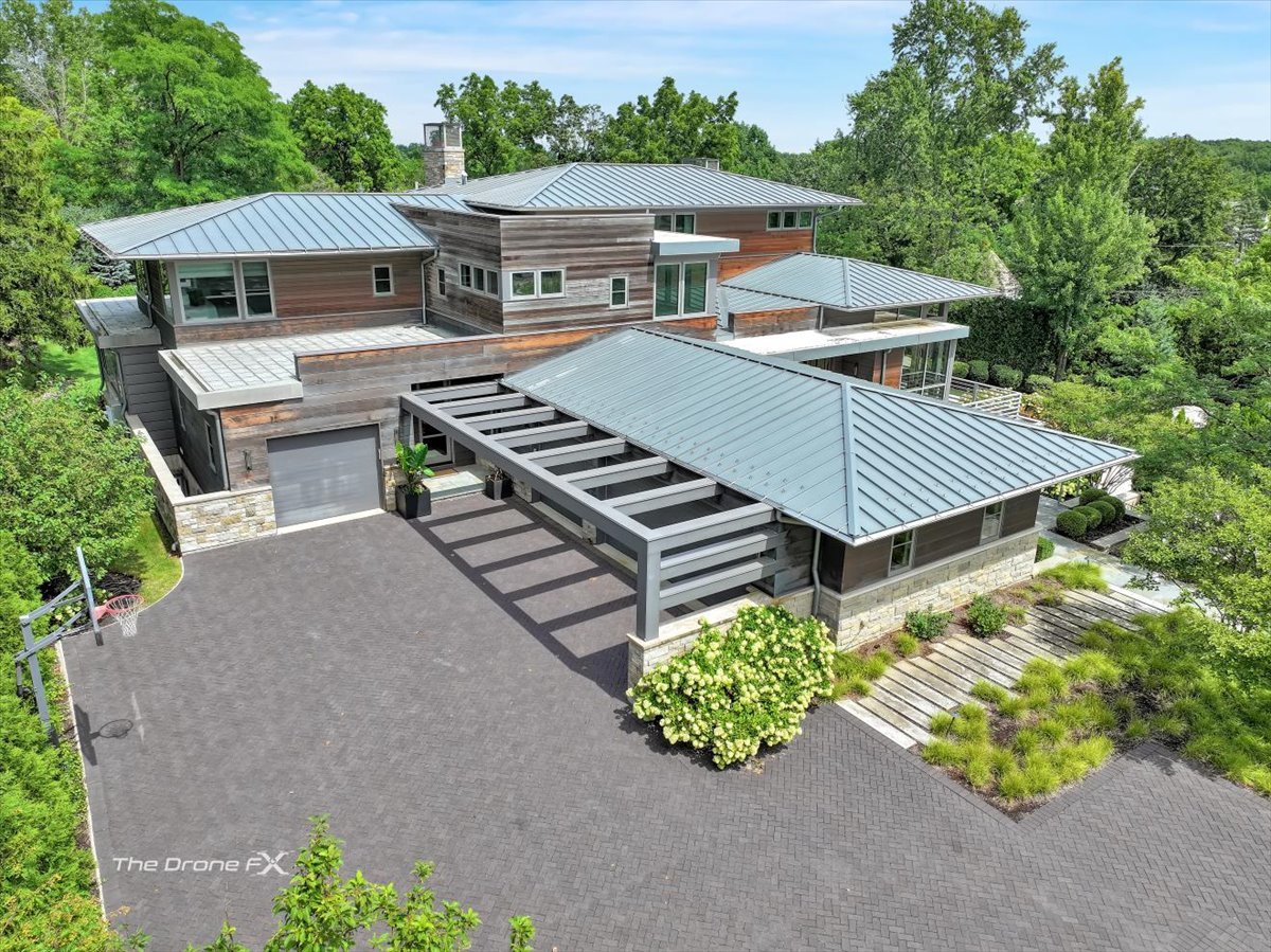 412 Fox Trail Court, Oak Brook, IL 60523