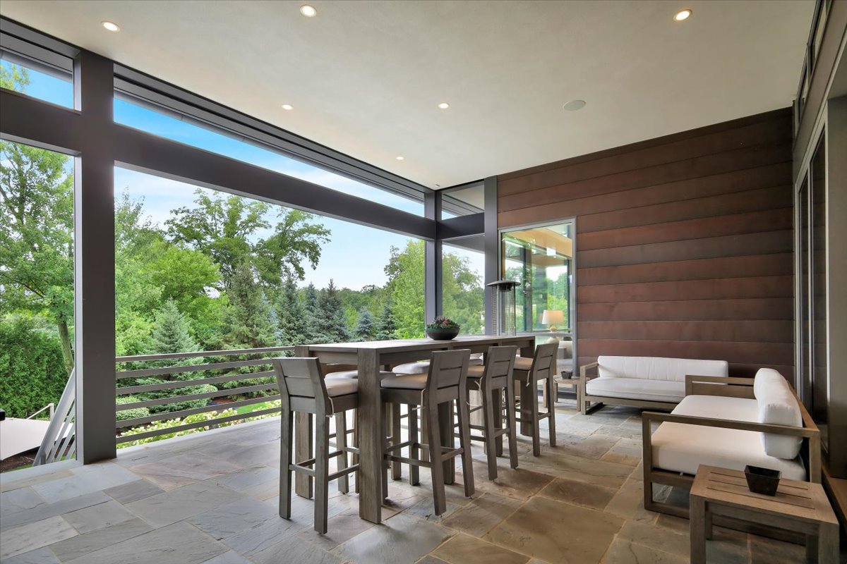 412 Fox Trail Court, Oak Brook, IL 60523