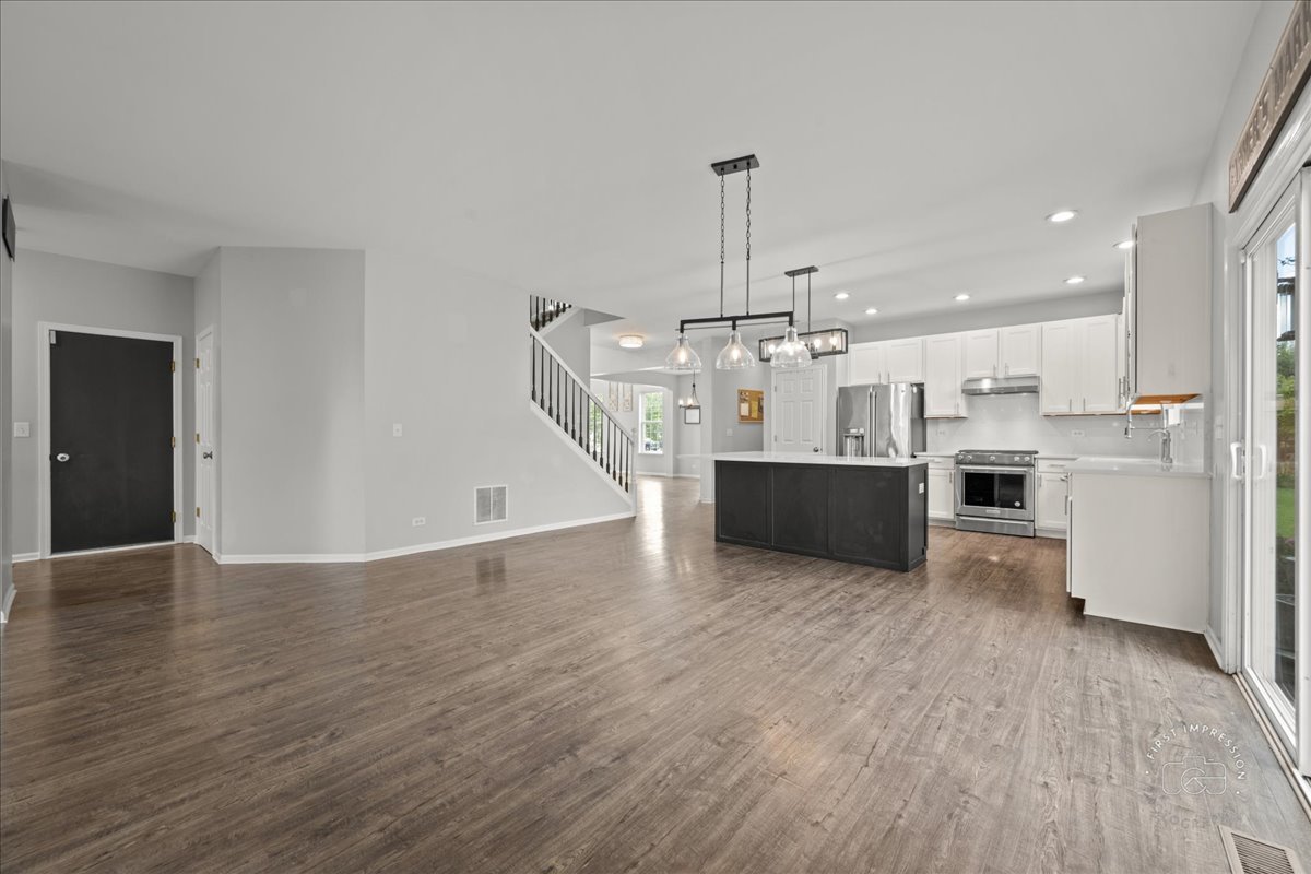 300 Monument Road, Elgin, IL 60124