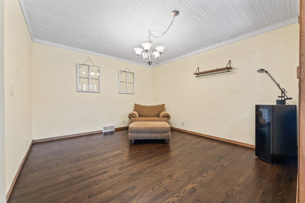 22W351 Birchwood Drive, Glen Ellyn, IL 60137