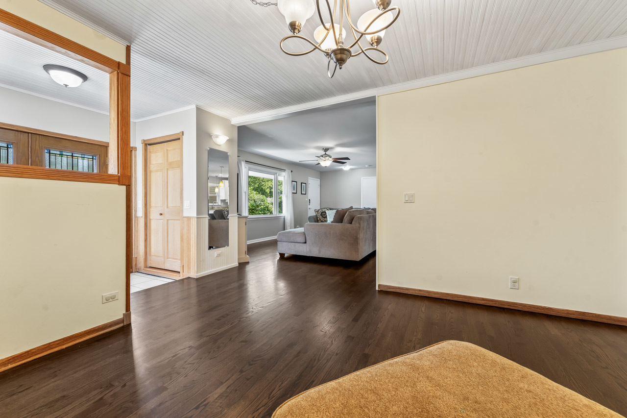 22W351 Birchwood Drive, Glen Ellyn, IL 60137