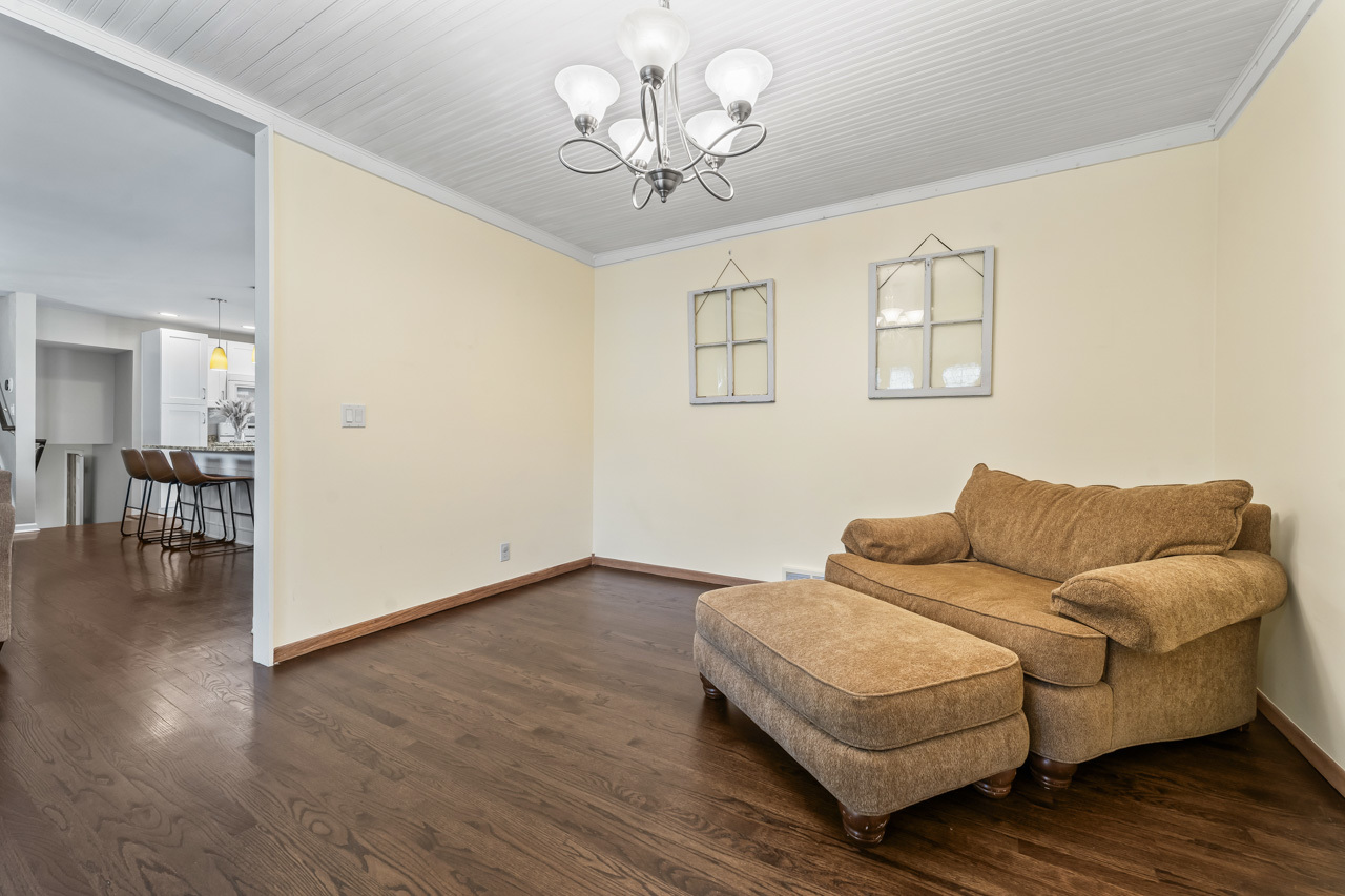 22W351 Birchwood Drive, Glen Ellyn, IL 60137