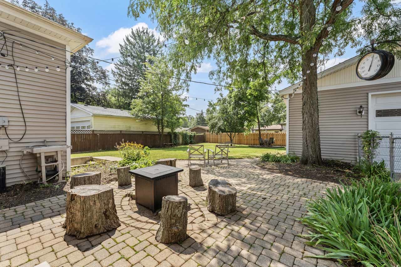 22W351 Birchwood Drive, Glen Ellyn, IL 60137