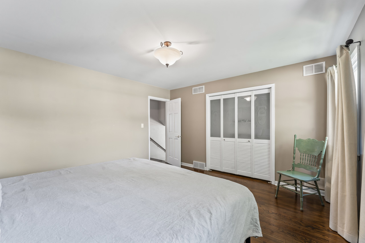 22W351 Birchwood Drive, Glen Ellyn, IL 60137