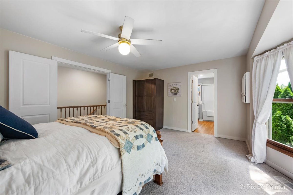 1433 Woodscreek Circle, Crystal Lake, IL 60014
