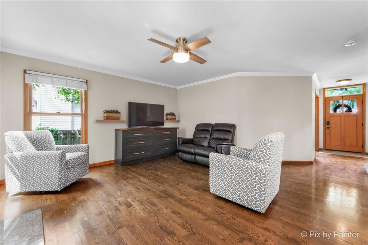 1433 Woodscreek Circle, Crystal Lake, IL 60014