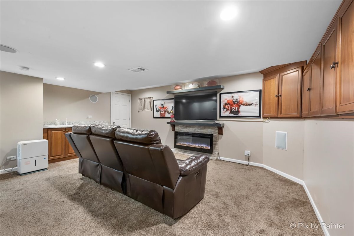 1433 Woodscreek Circle, Crystal Lake, IL 60014