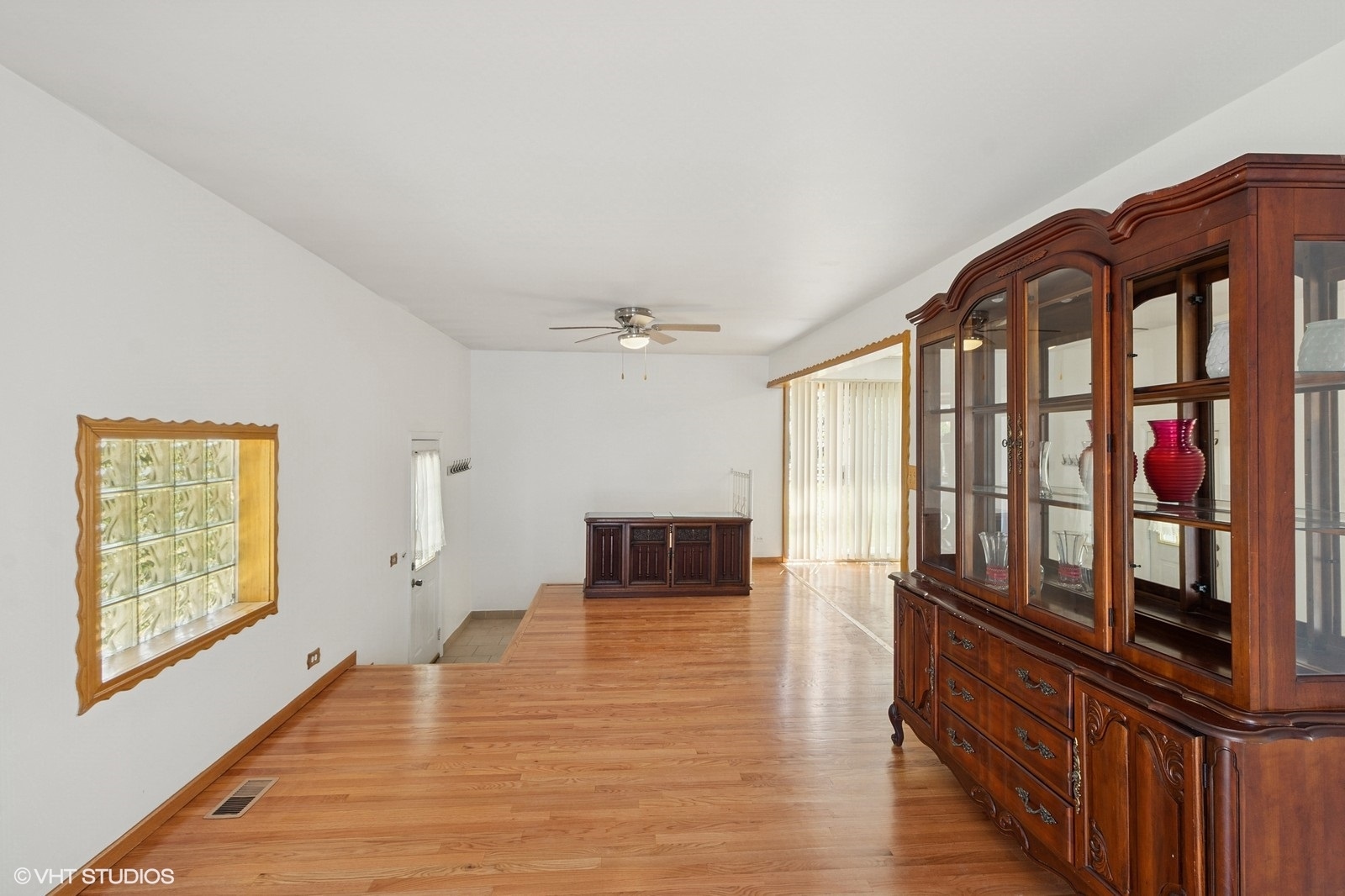 901 S Can Dota Avenue, Mount Prospect, IL 60056