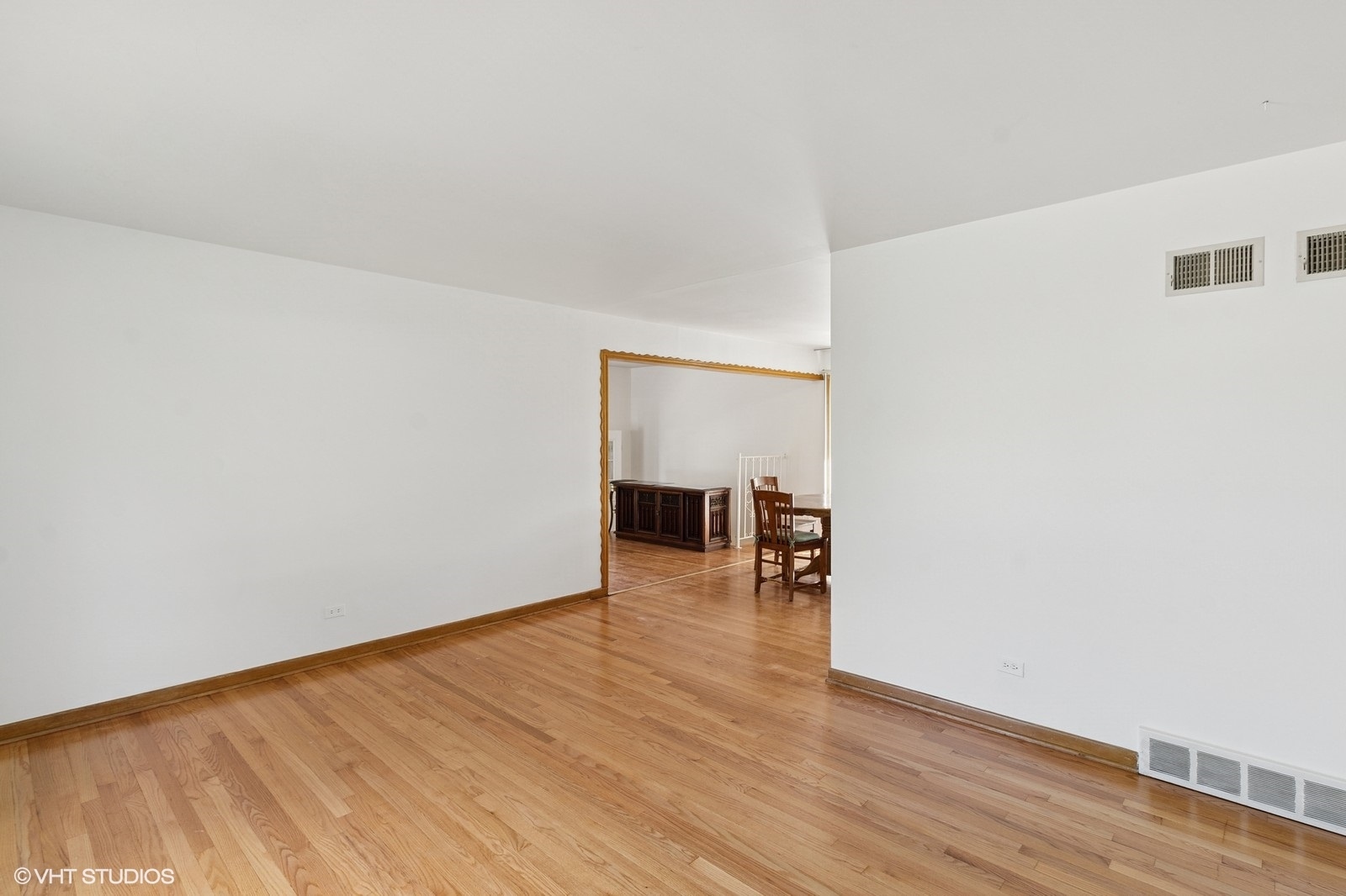 901 S Can Dota Avenue, Mount Prospect, IL 60056