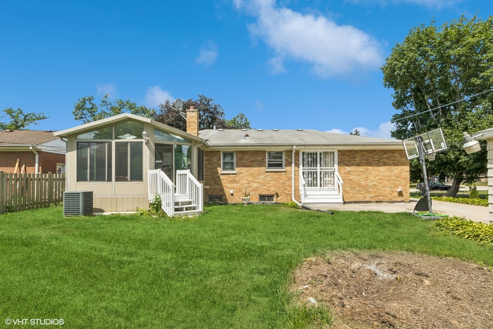 901 S Can Dota Avenue, Mount Prospect, IL 60056