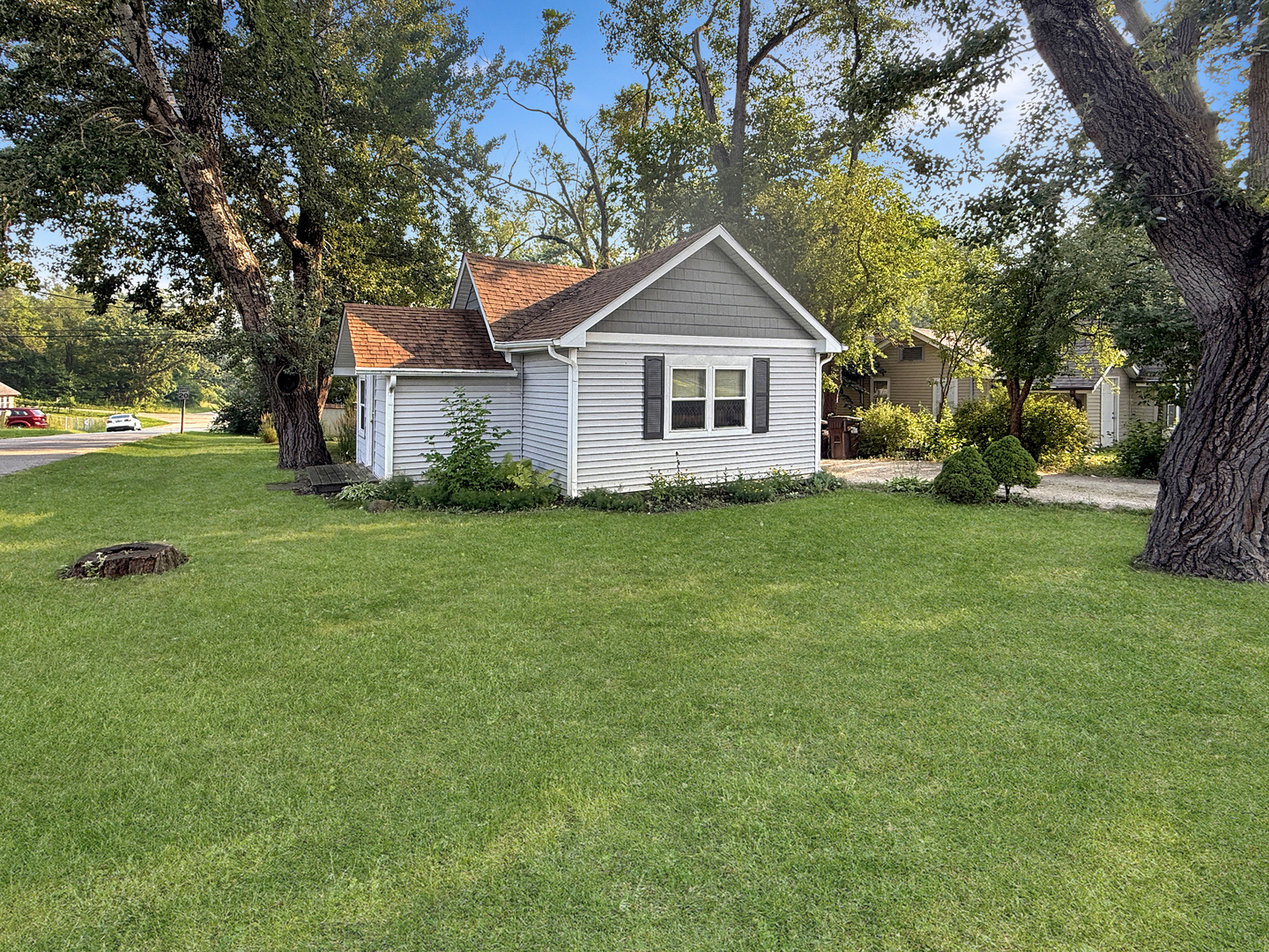 5207 Fountain Lane, McHenry, IL 60050