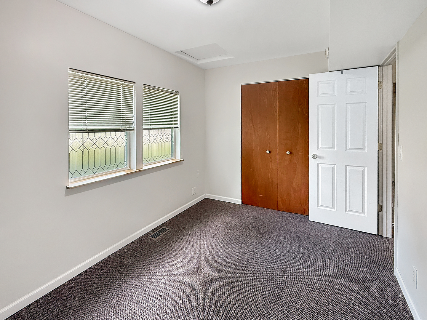 5207 Fountain Lane, McHenry, IL 60050