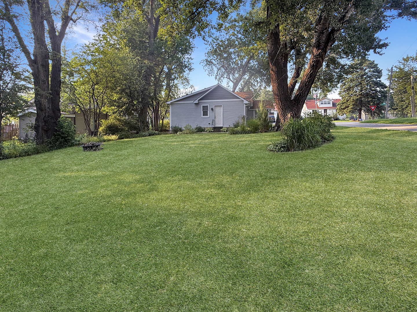 5207 Fountain Lane, McHenry, IL 60050
