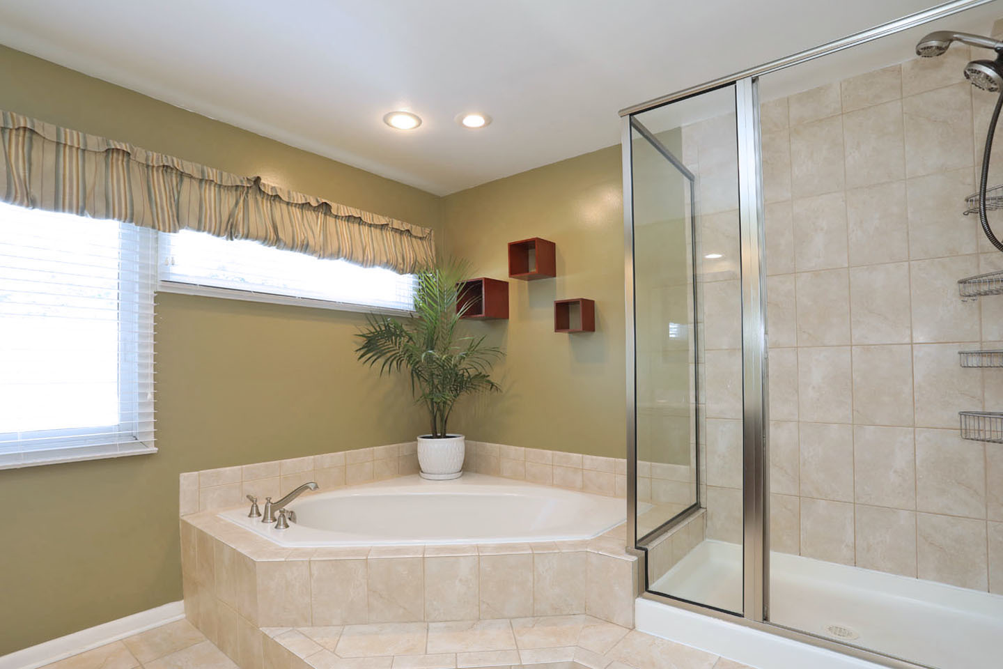 26439 N Ridge Court, Mundelein, IL 60060