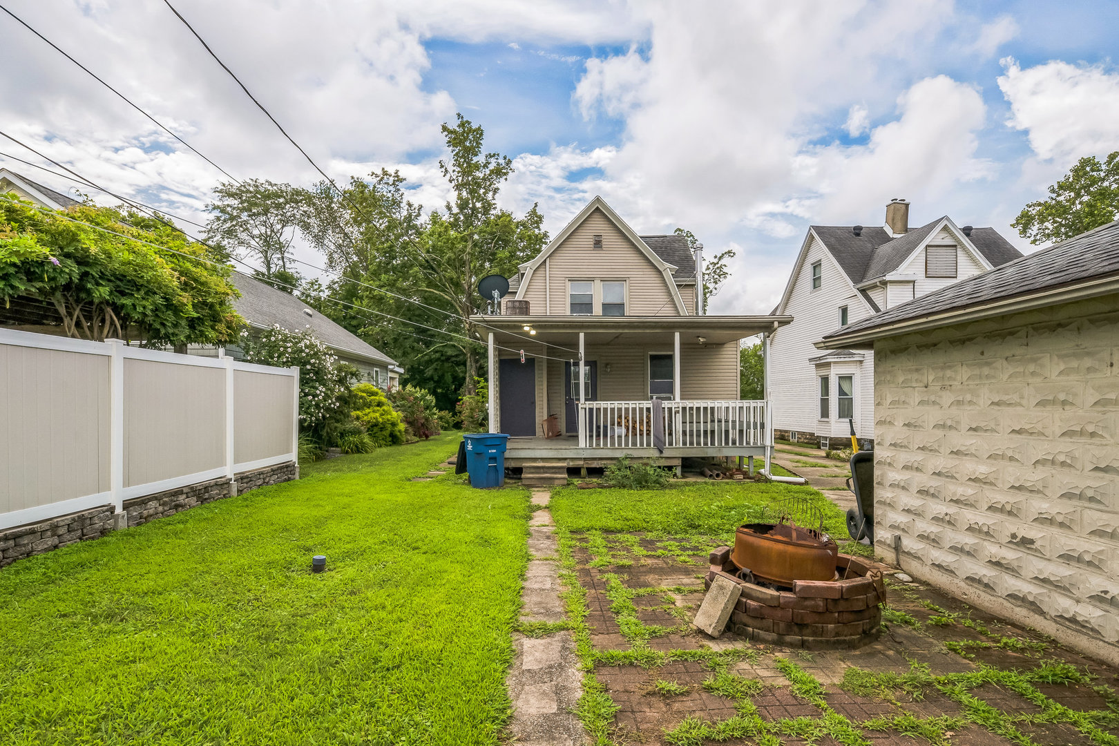 318 E 1st Street, Mount Carmel, IL 62863