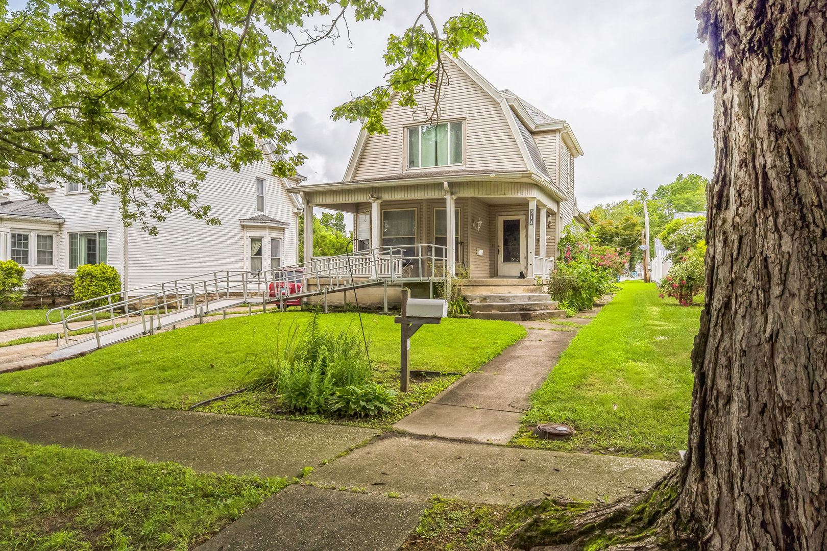 318 E 1st Street, Mount Carmel, IL 62863