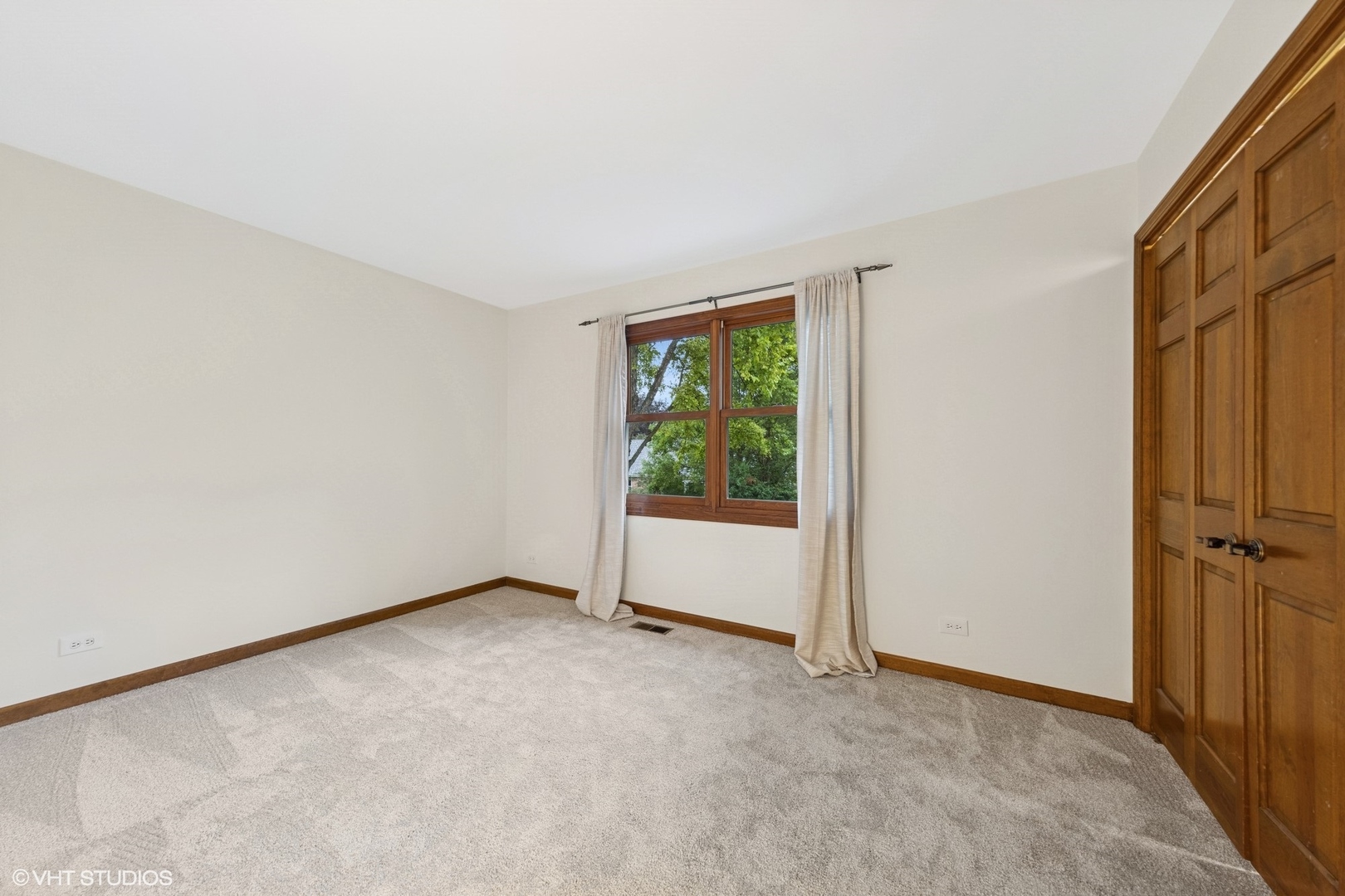 2002 Middleton Drive, Wheaton, IL 60189