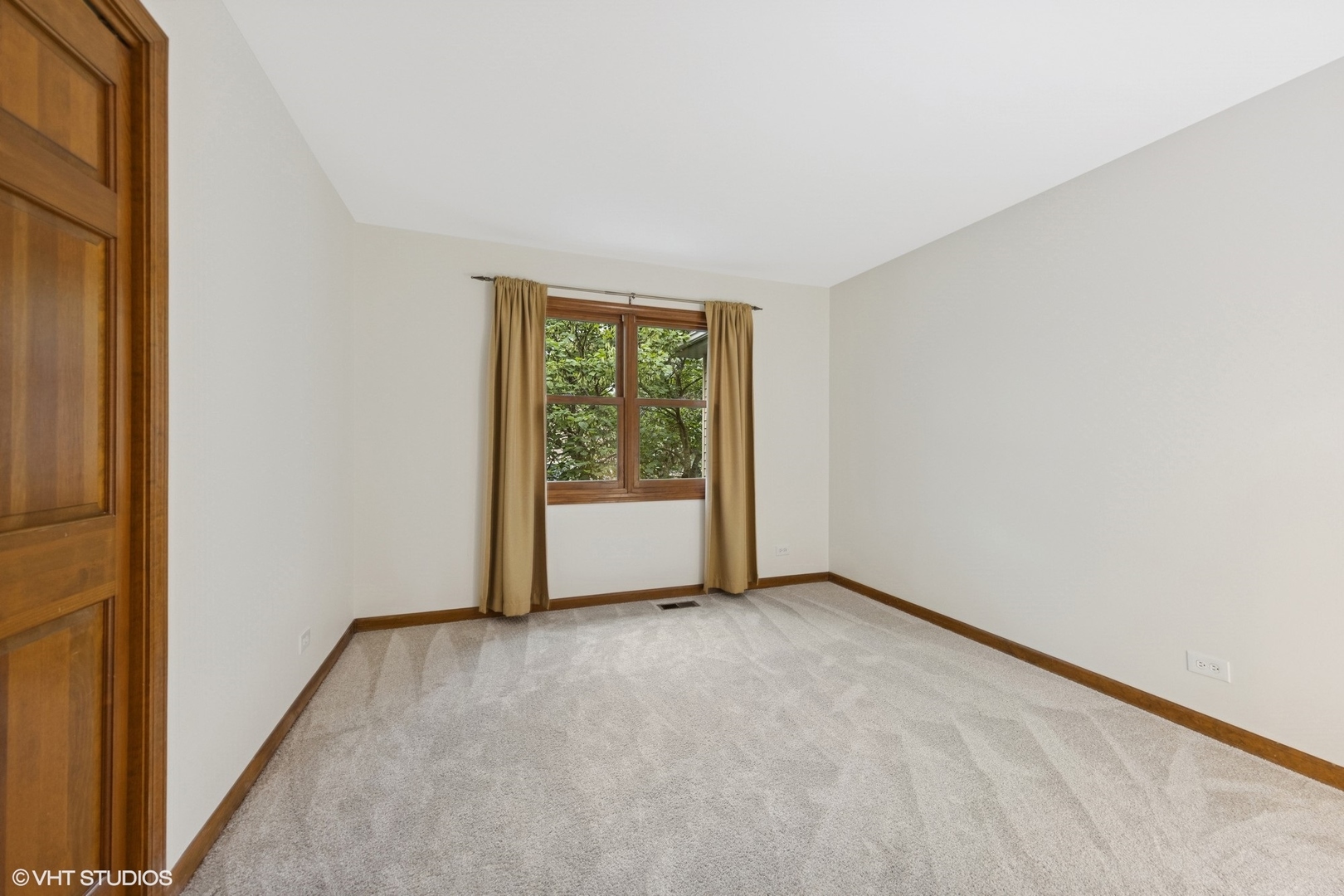 2002 Middleton Drive, Wheaton, IL 60189