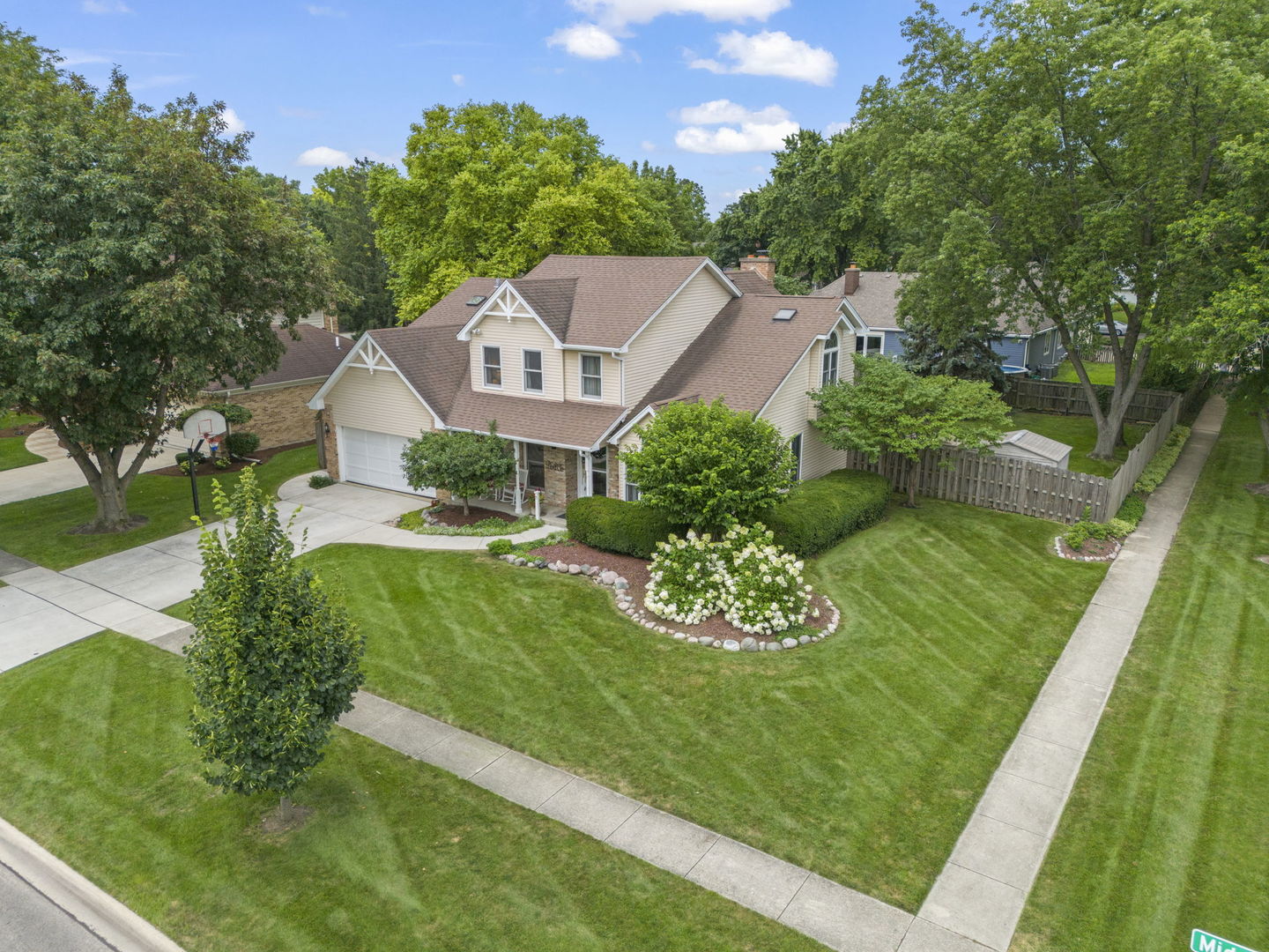 2002 Middleton Drive, Wheaton, IL 60189