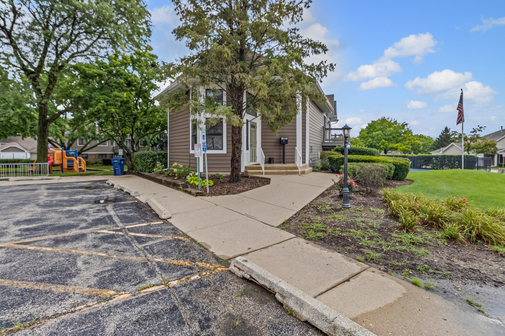91 Lambert Drive #B1, Schaumburg, IL 60193