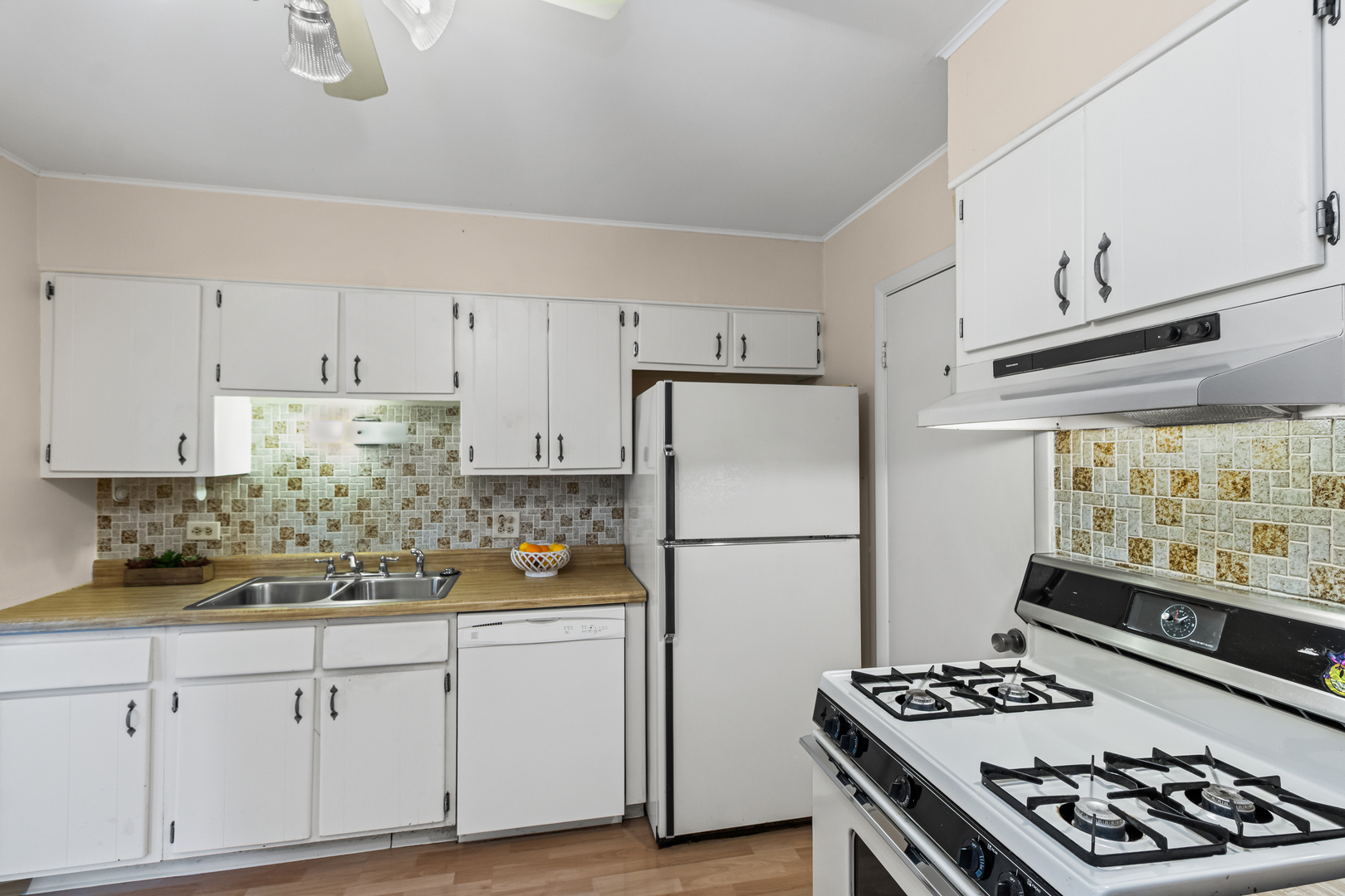 91 Lambert Drive #B1, Schaumburg, IL 60193