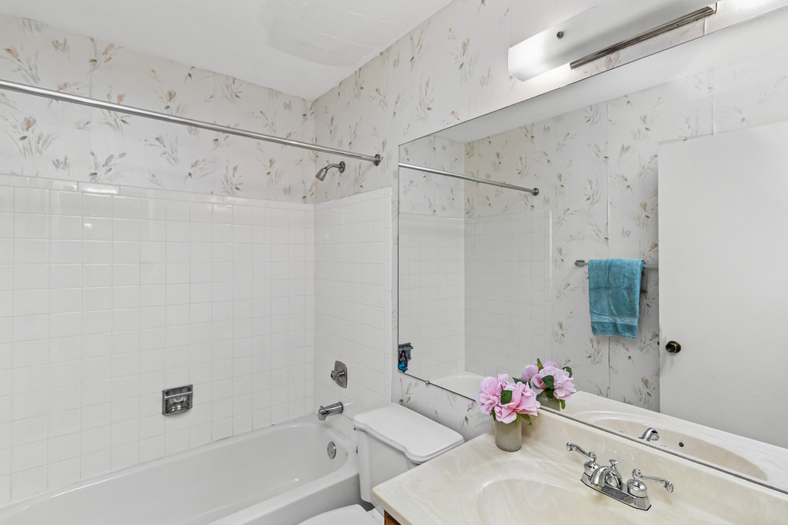 91 Lambert Drive #B1, Schaumburg, IL 60193