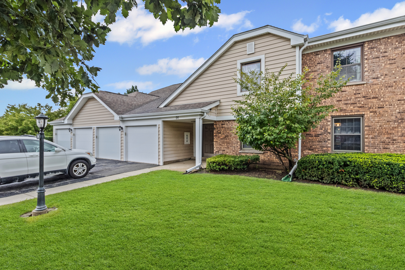 91 Lambert Drive #B1, Schaumburg, IL 60193