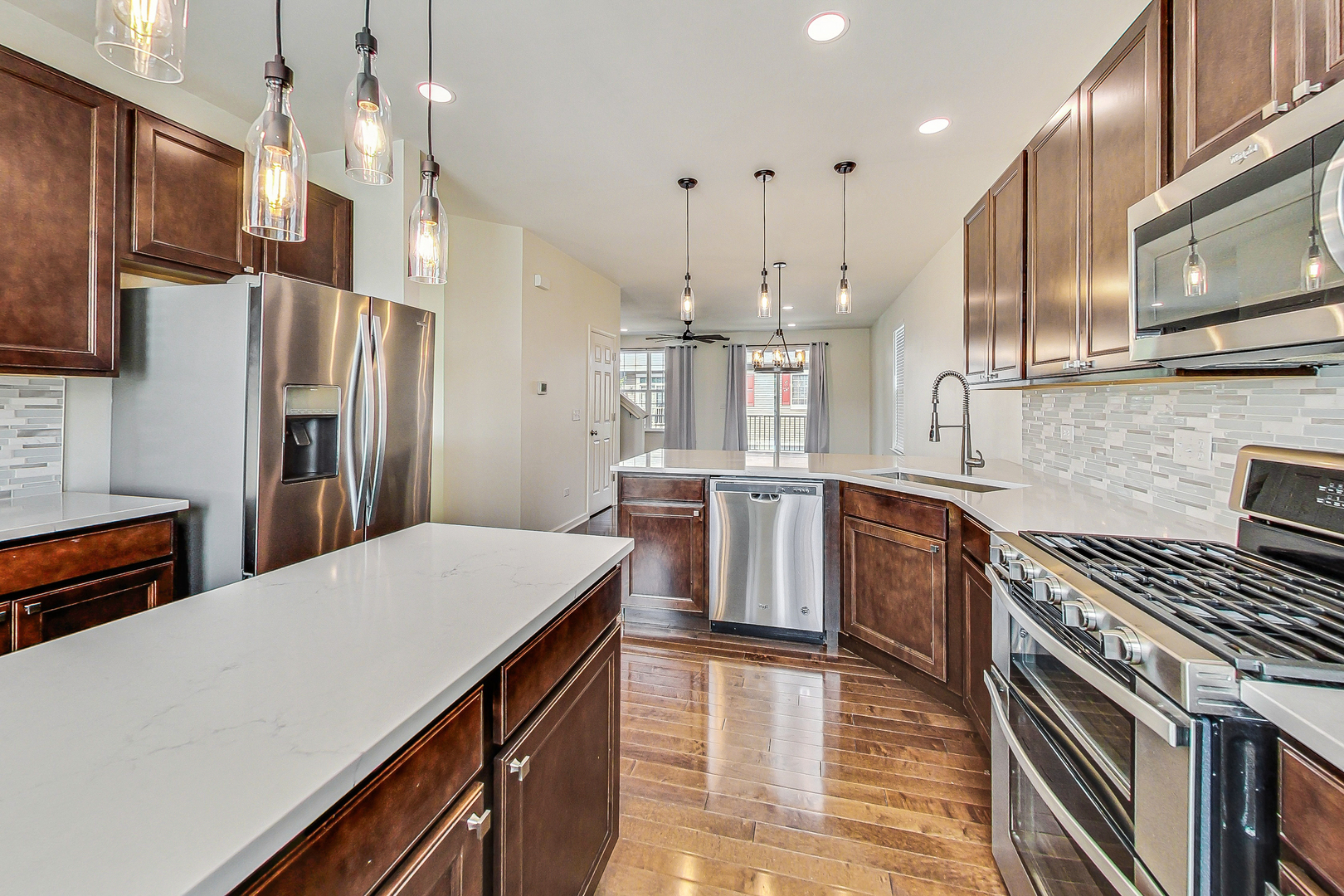 598 Station Park Circle #598, Grayslake, IL 60030