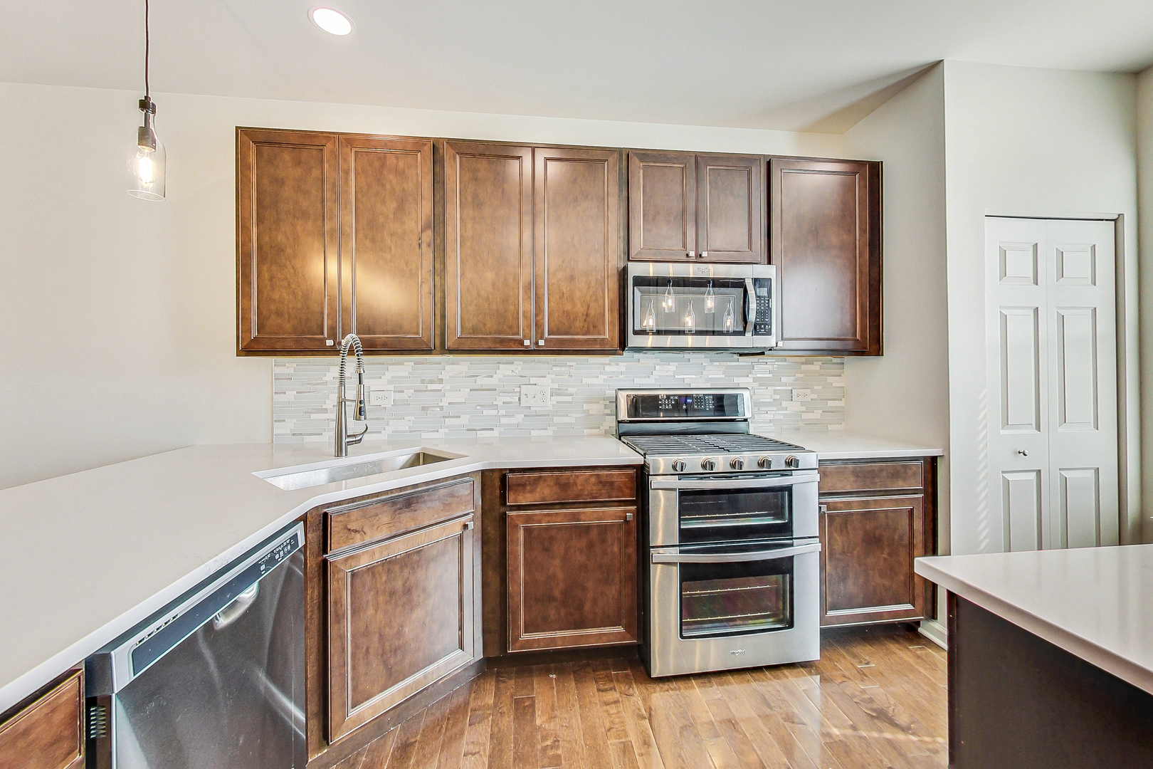 598 Station Park Circle #598, Grayslake, IL 60030
