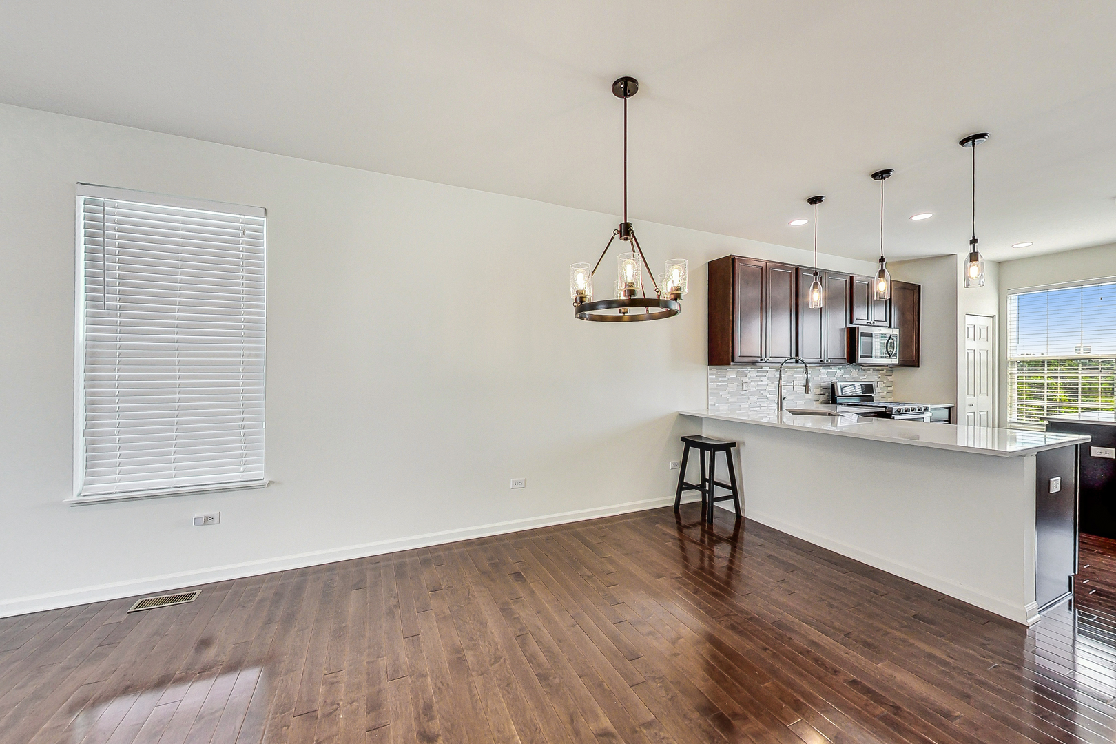 598 Station Park Circle #598, Grayslake, IL 60030