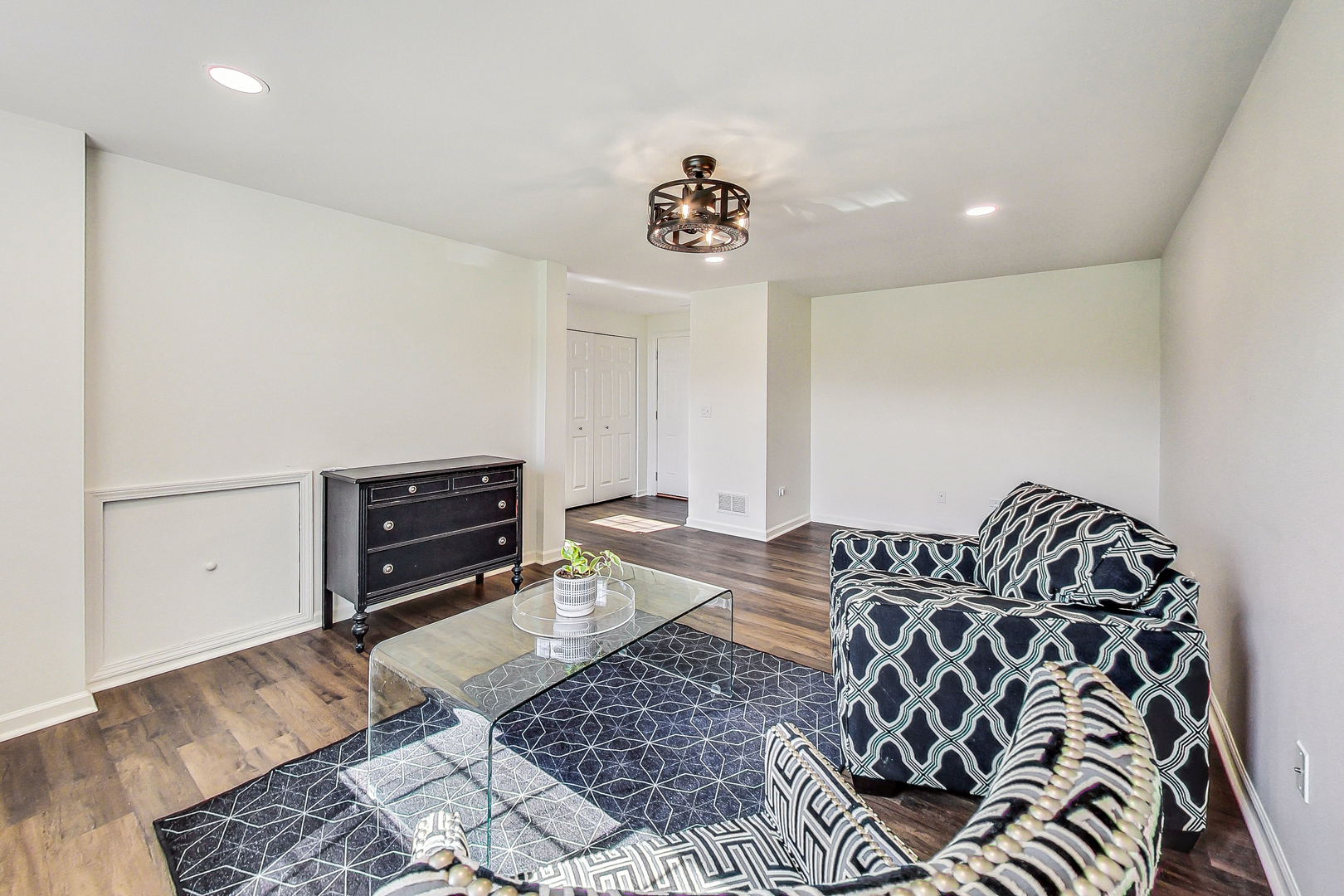 598 Station Park Circle #598, Grayslake, IL 60030