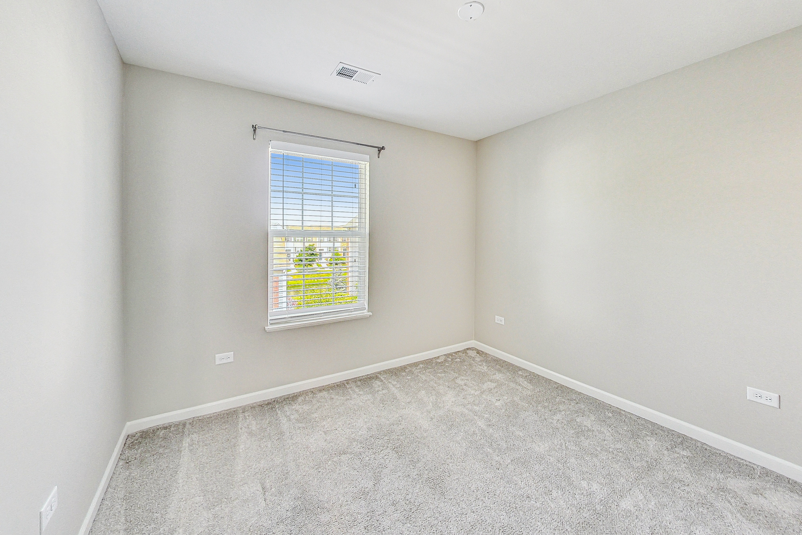 598 Station Park Circle #598, Grayslake, IL 60030