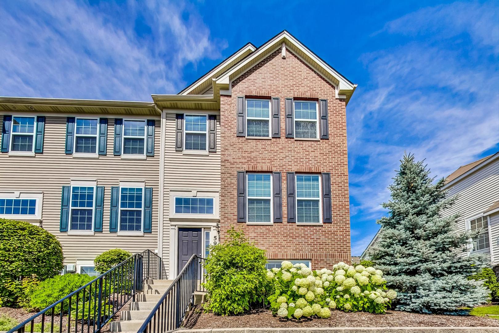 598 Station Park Circle #598, Grayslake, IL 60030