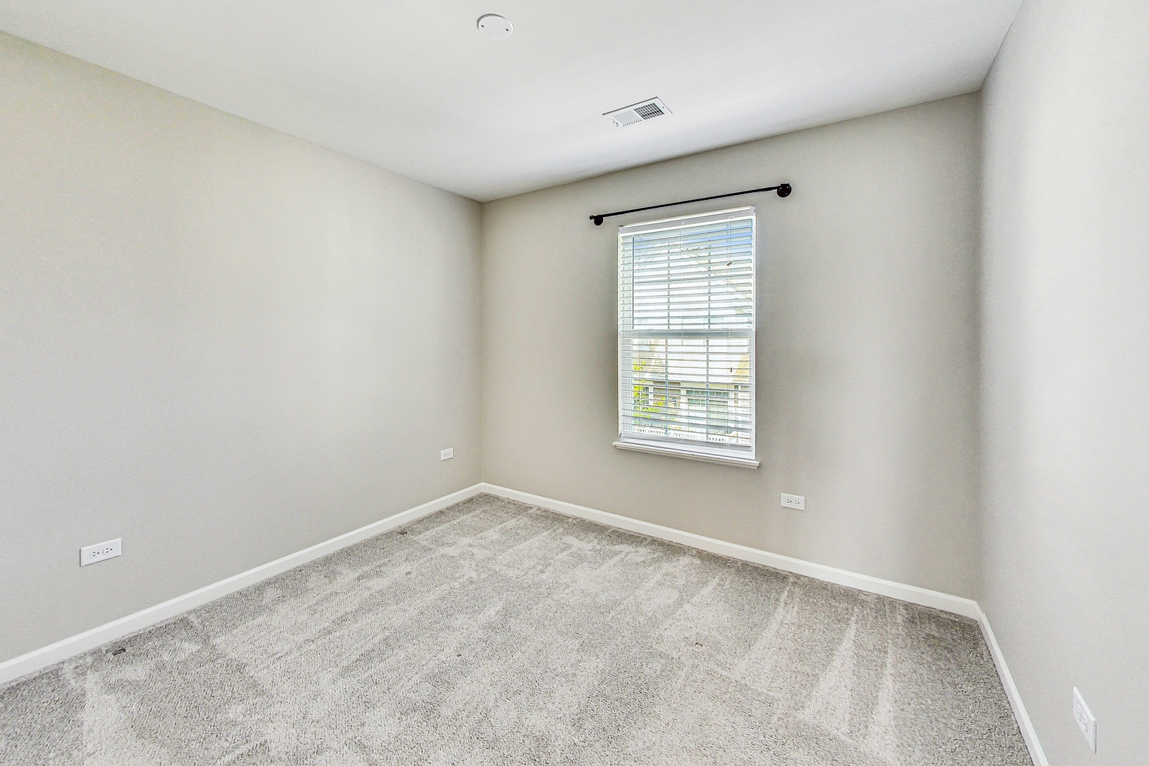 598 Station Park Circle #598, Grayslake, IL 60030