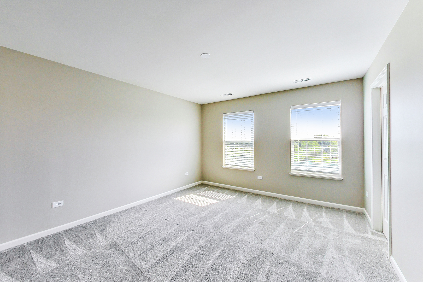 598 Station Park Circle #598, Grayslake, IL 60030