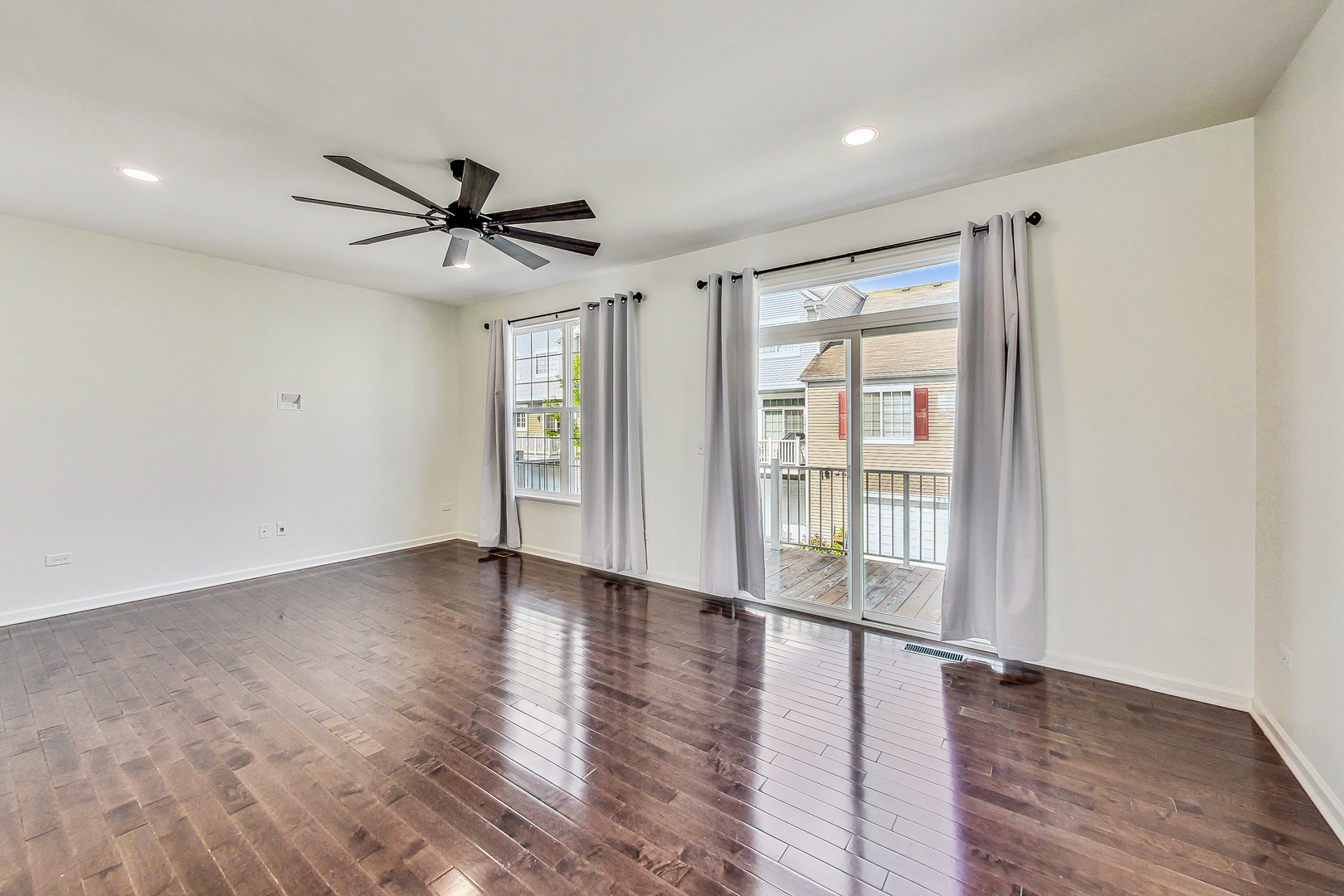598 Station Park Circle #598, Grayslake, IL 60030