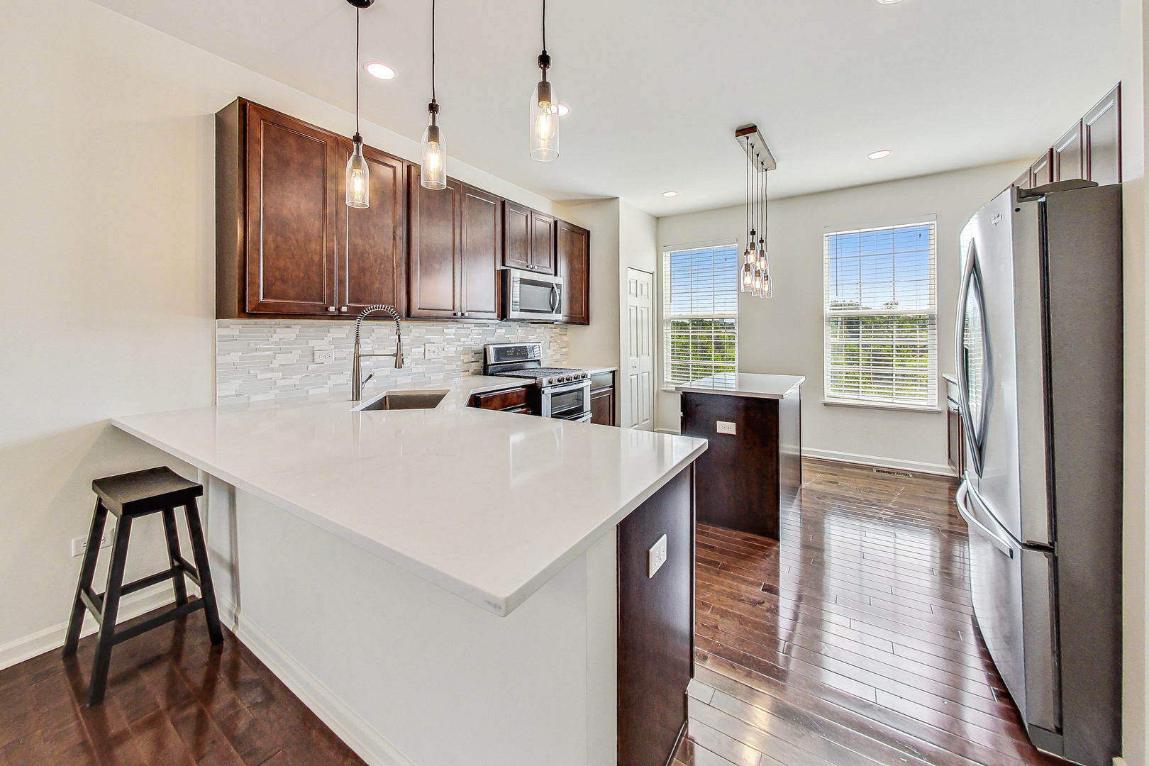 598 Station Park Circle #598, Grayslake, IL 60030