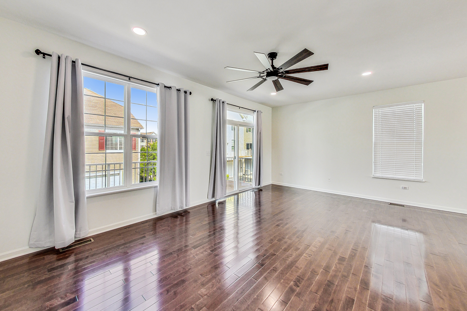 598 Station Park Circle #598, Grayslake, IL 60030