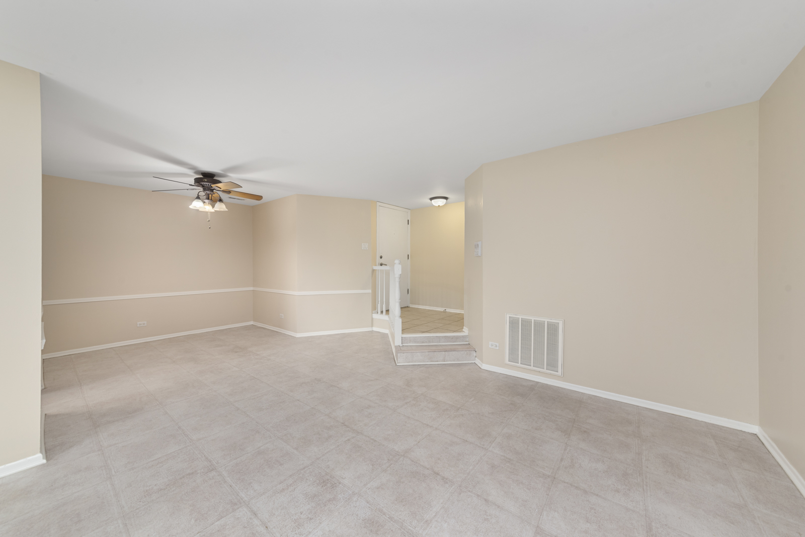 855 Johnstown Lane #A, Wheaton, IL 60189