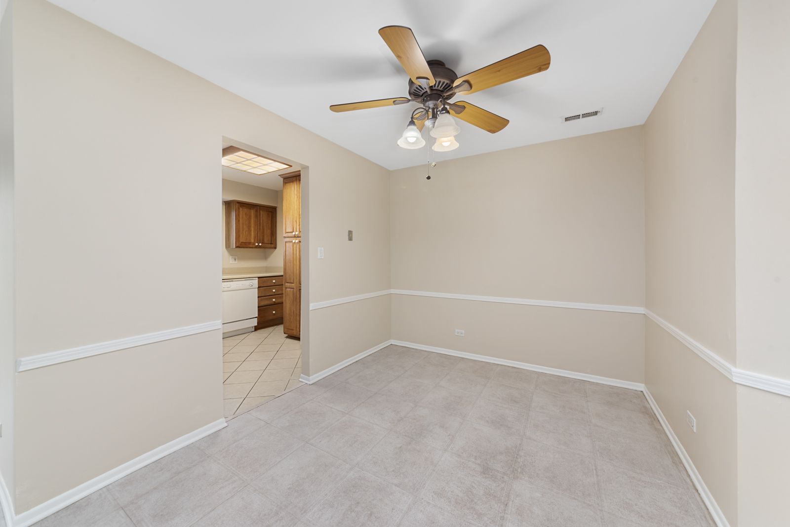 855 Johnstown Lane #A, Wheaton, IL 60189