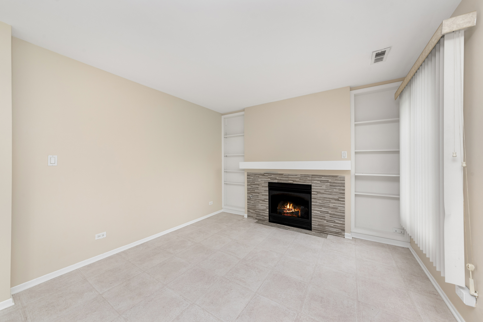 855 Johnstown Lane #A, Wheaton, IL 60189