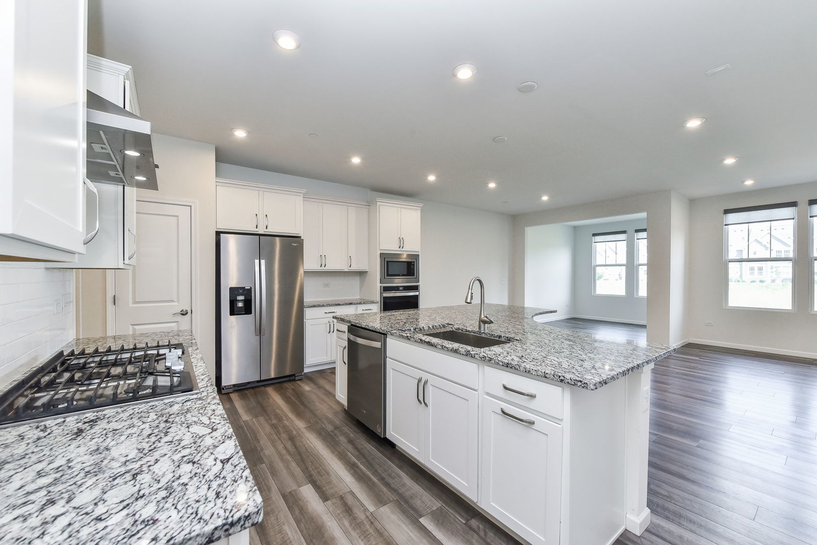 2206 Weatherbee Lane, Naperville, IL 60563