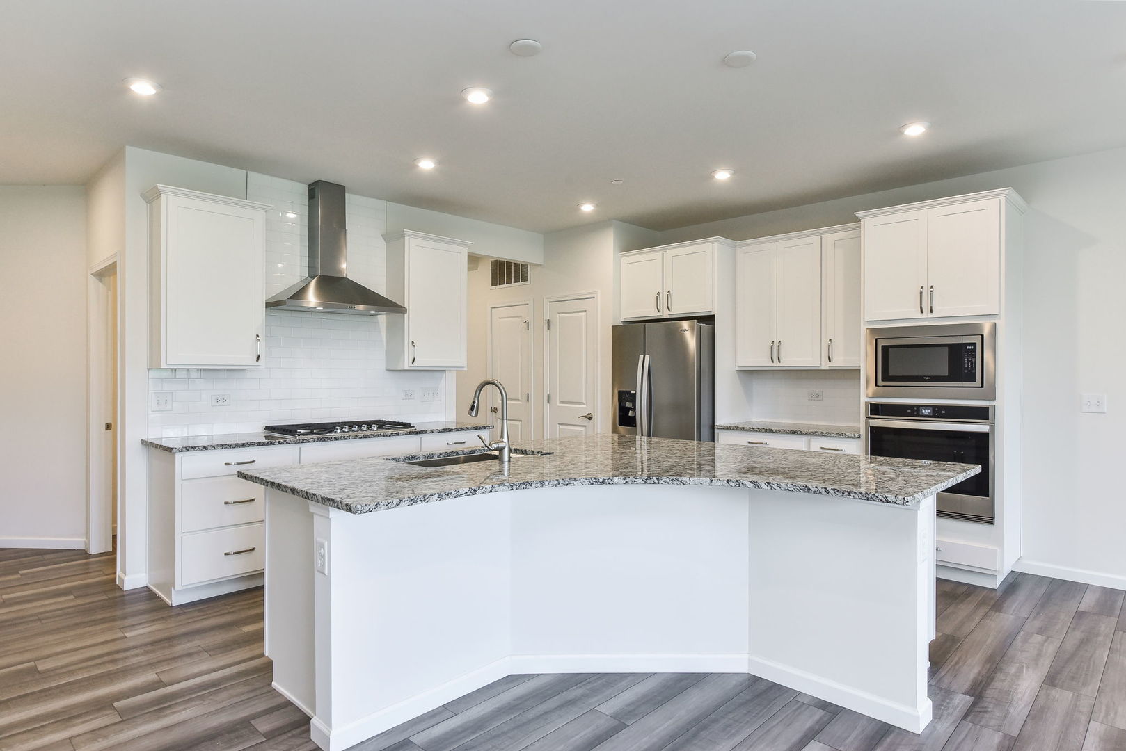2206 Weatherbee Lane, Naperville, IL 60563