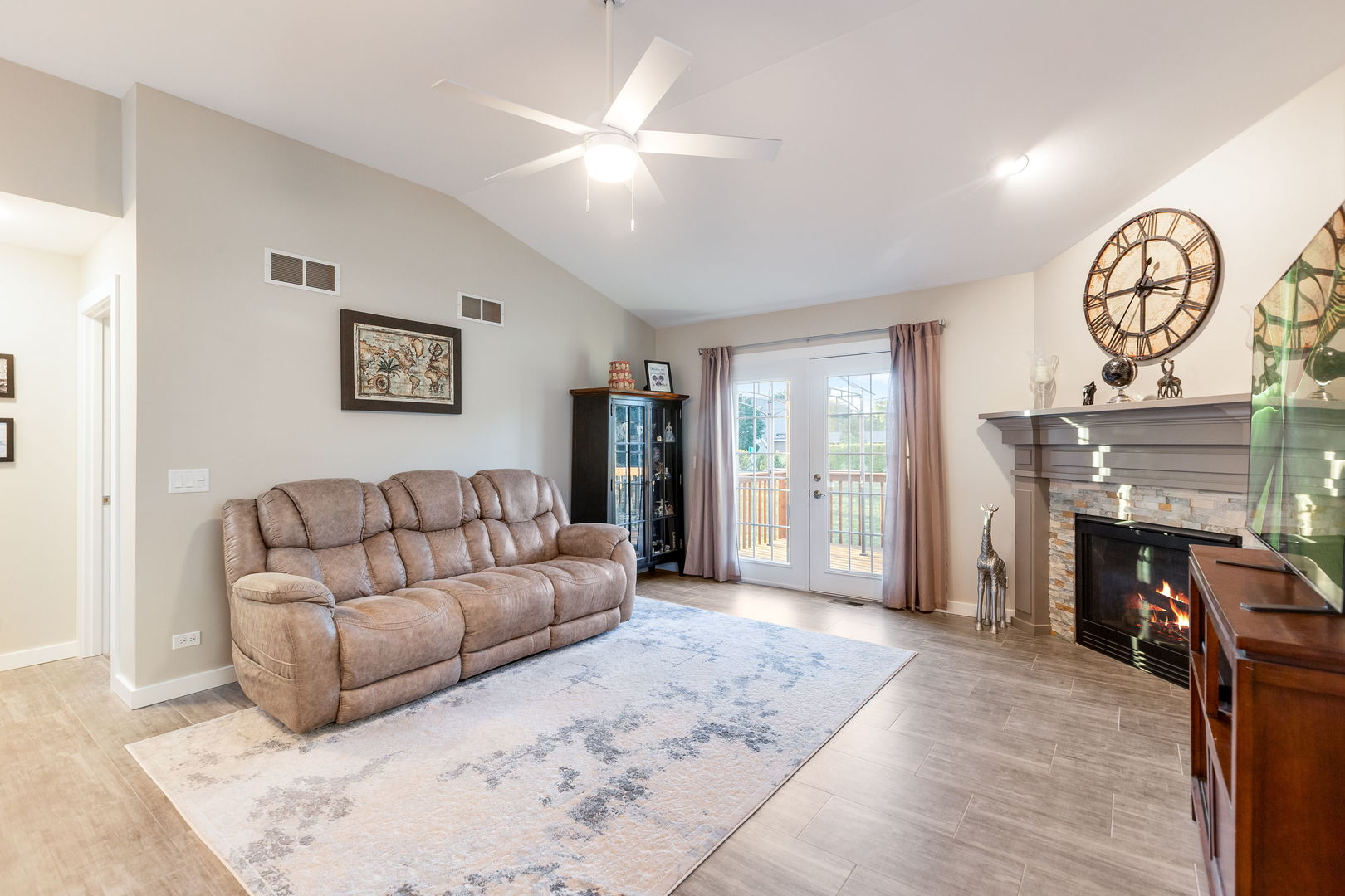 1452 Mackenzie Lane, Elgin, IL 60120