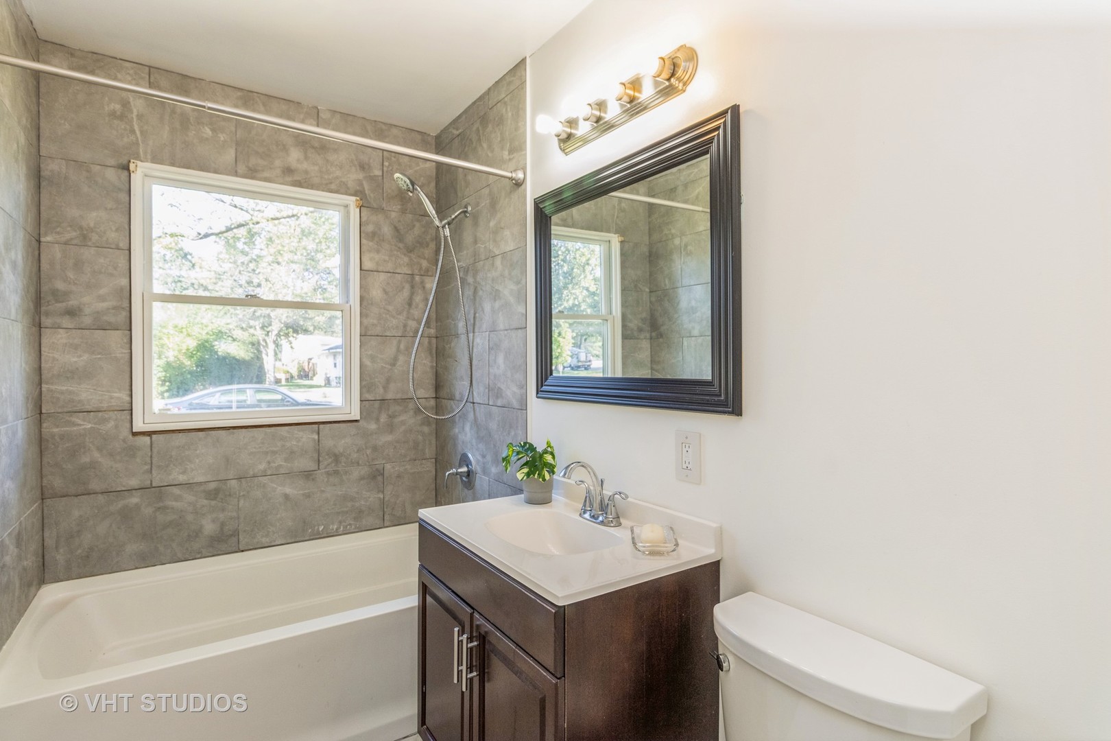 118 Ball Avenue, Carpentersville, IL 60110