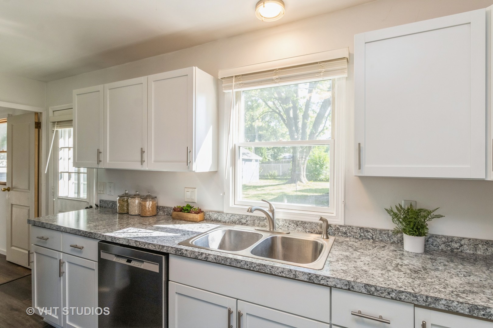 118 Ball Avenue, Carpentersville, IL 60110