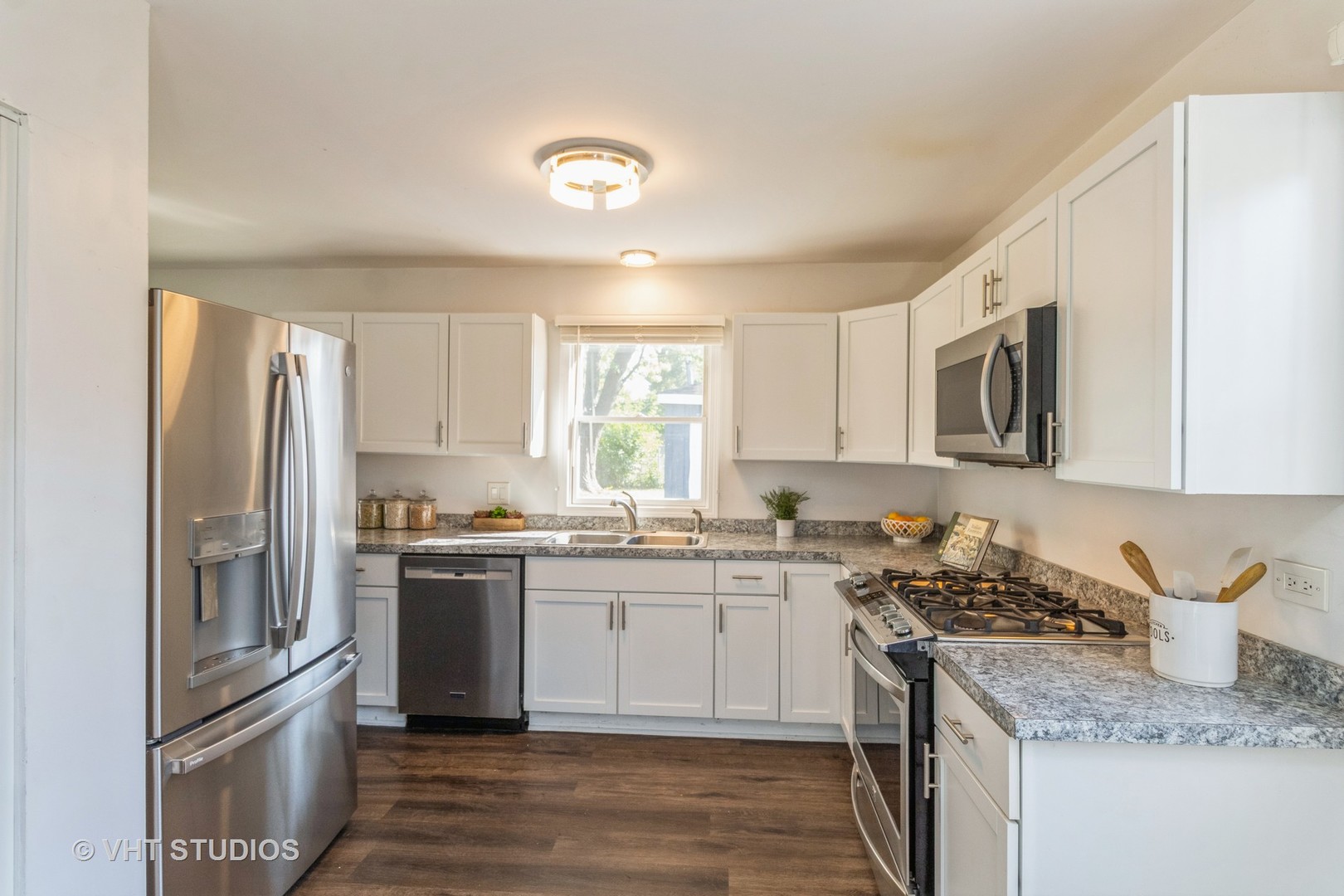 118 Ball Avenue, Carpentersville, IL 60110