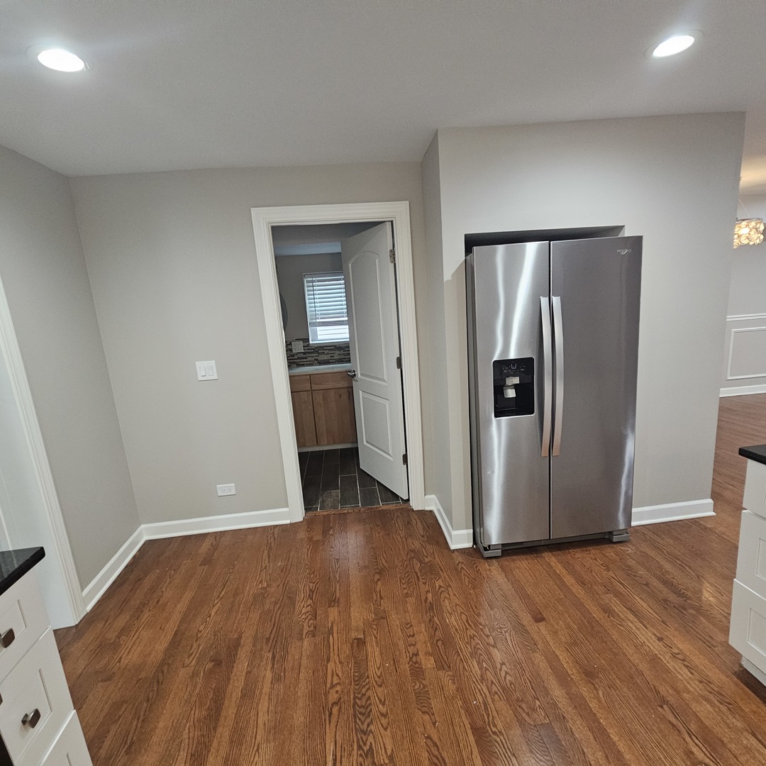 906 S 10th Avenue, Maywood, IL 60153